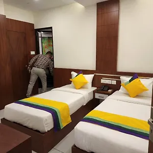 https://oyo-42688-adora-hotel-fathima-palace.kerala-hotels.net